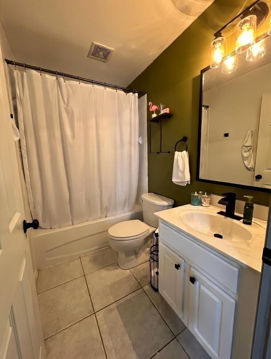 Building Photo - 8165 Pacific Beach Dr