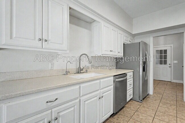 Building Photo - 1525 W Deane St
