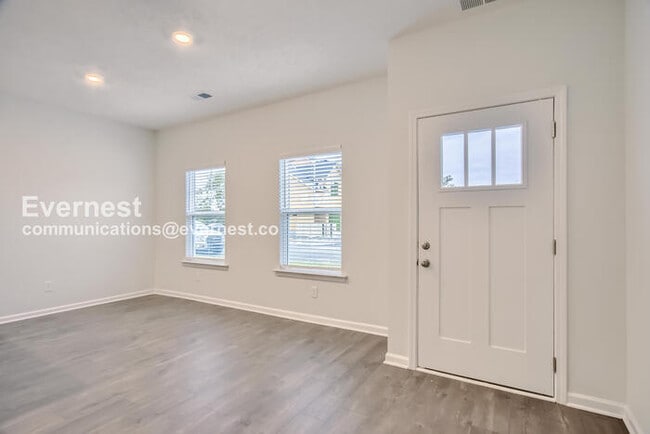 Building Photo - 305 Raines Ct