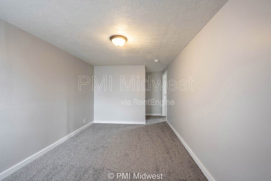 Building Photo - 3125 Clover Dr