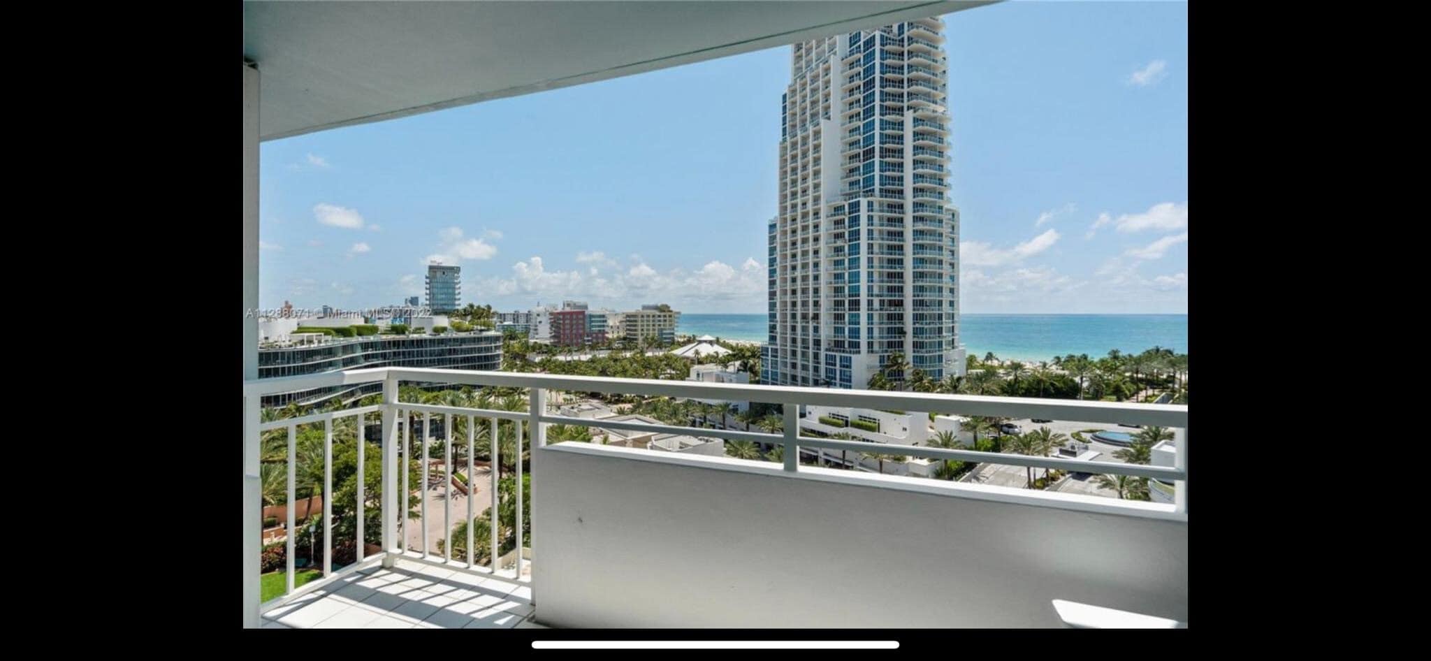 Building Photo - 400 S Pointe Dr