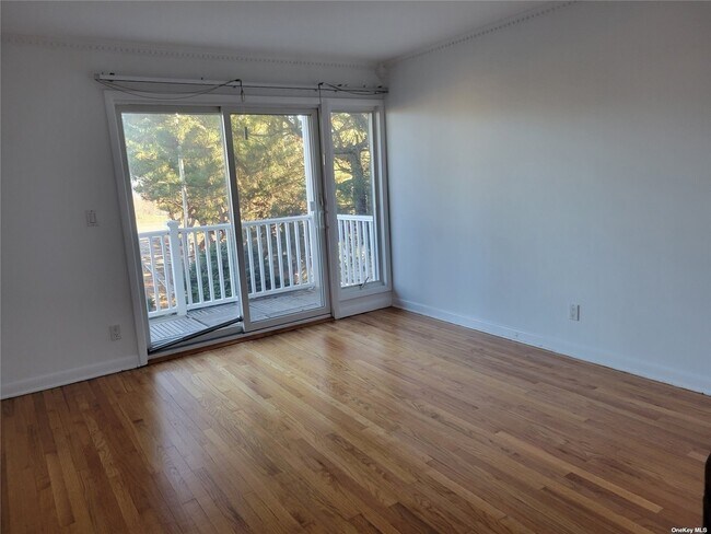 Building Photo - 319 Asharoken Ave
