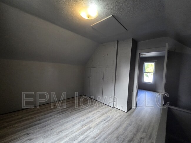 Building Photo - 709 Kern St