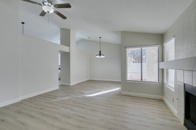 Building Photo - Lovely 1 story home near Warm Springs and Green Valley Pkwy with LARGE backyard!