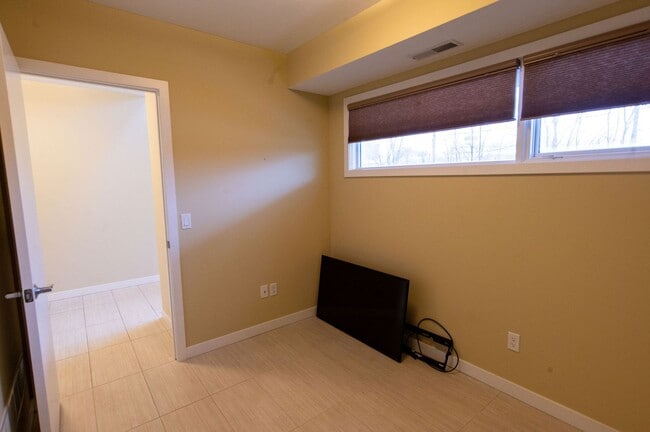 Building Photo - Little Italy Townhome - 1911 E 119th St , ...