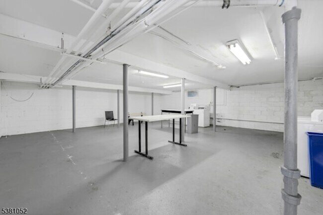 Building Photo - 1285 Valley Rd