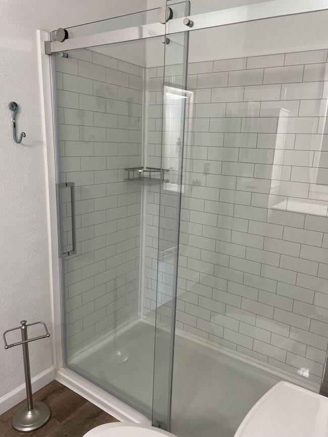 Building Photo - Remodeled Home Just Moments from Greenbank Farm!