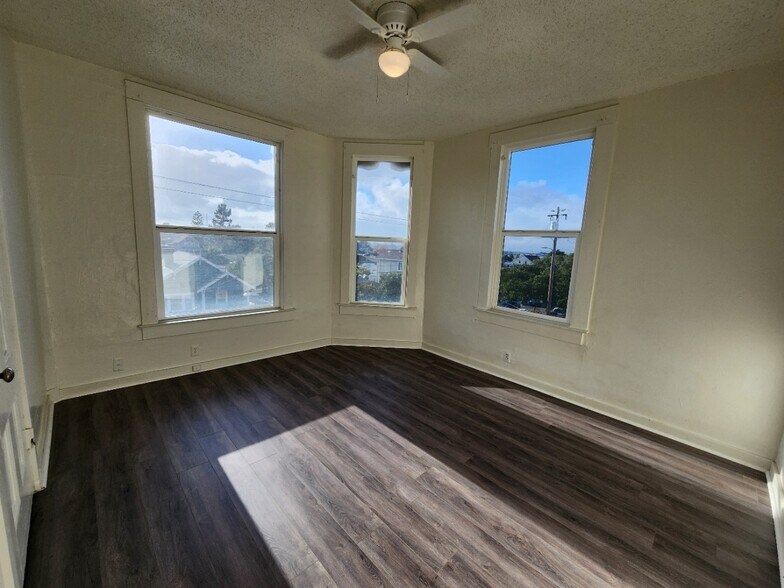 Bedroom 2 - 544 Grant St