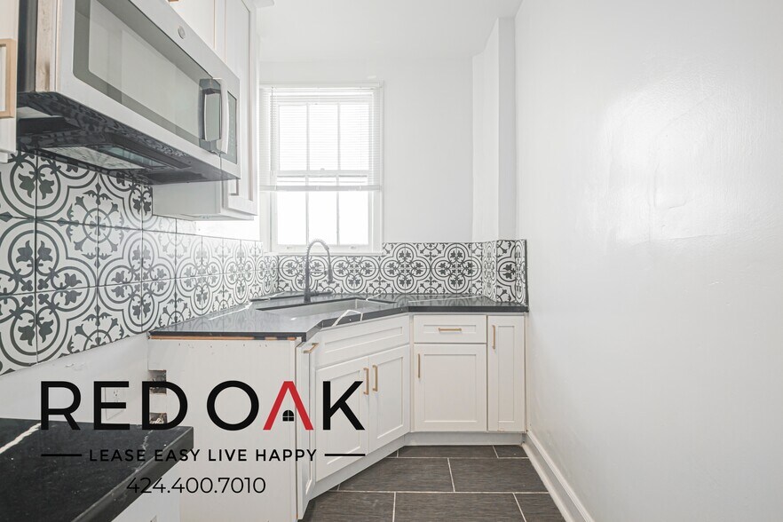 Building Photo - 2505 W 6th St