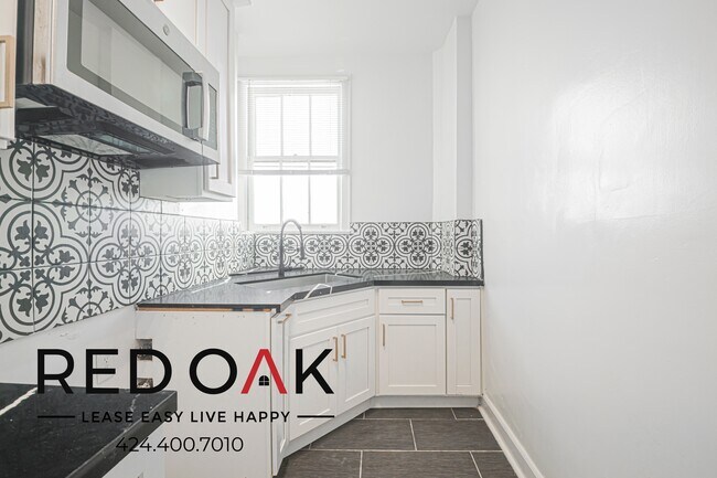 Building Photo - 2505 W 6th St