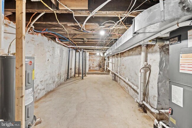 Building Photo - 1833 Fontain St