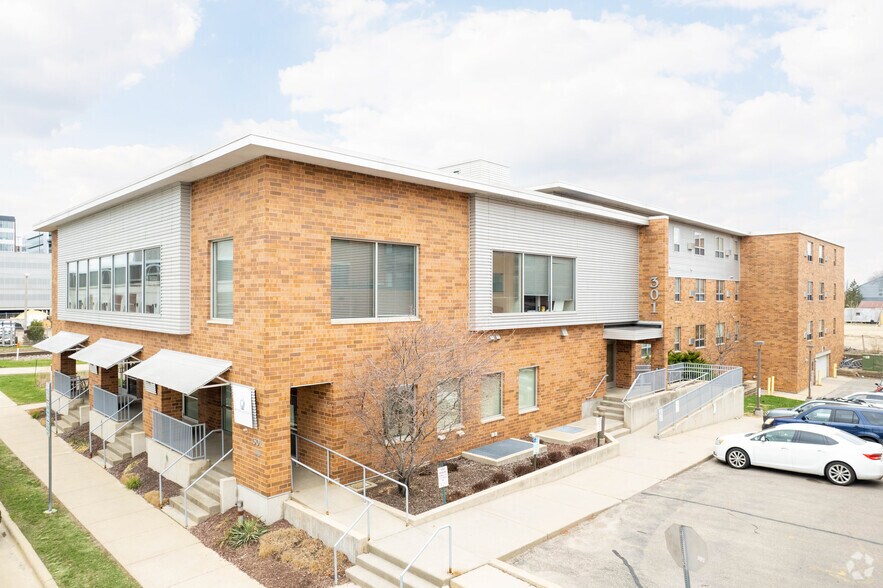 Building Photo - 301 S Livingston St