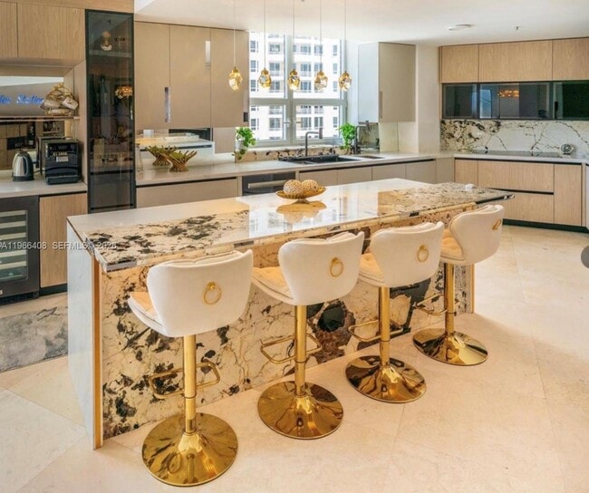 Building Photo - 848 Brickell Key Dr