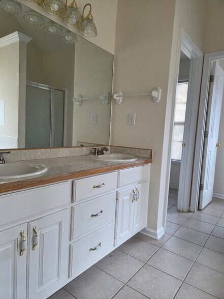 Building Photo - 1460 Scenic Brook Trl SW