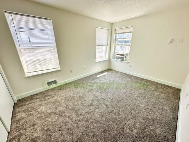 Building Photo - 1-Bedroom Townhouse in St. John's with Bon...