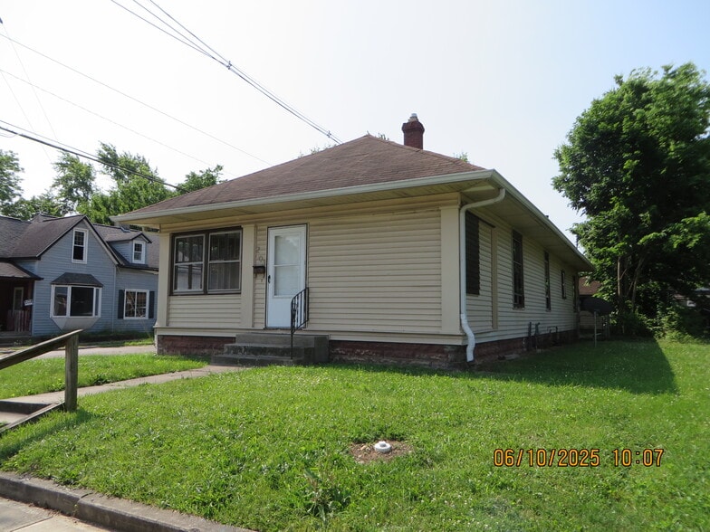 Primary Photo - 203 W 4th St