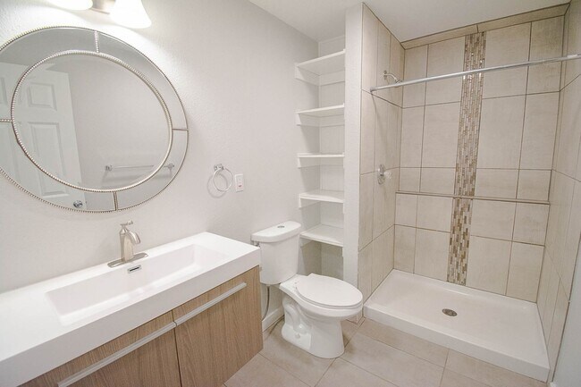 Building Photo - Gorgeous 4br home on nice lot with no backyard neighbors!