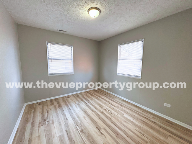 Building Photo - DEPOSIT MOVES YOU IN! Pay no rent until Ap...