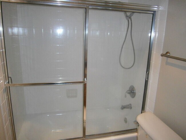 Building Photo - 2 Bedroom-2 Bathroom Single Story Condo; 2nd Floor unit in La Mesa