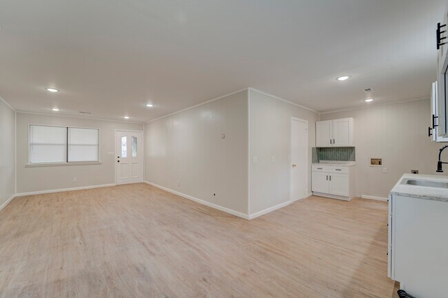 Building Photo - 6461 N Double Springs Rd