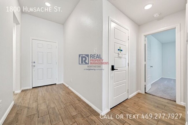 Building Photo - 1800 Huisache St