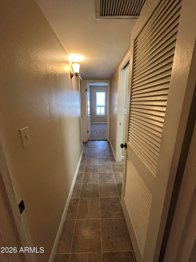 Building Photo - 512 W Malibu Dr