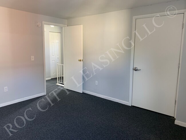 Building Photo - 455-485-485 Lake Ave