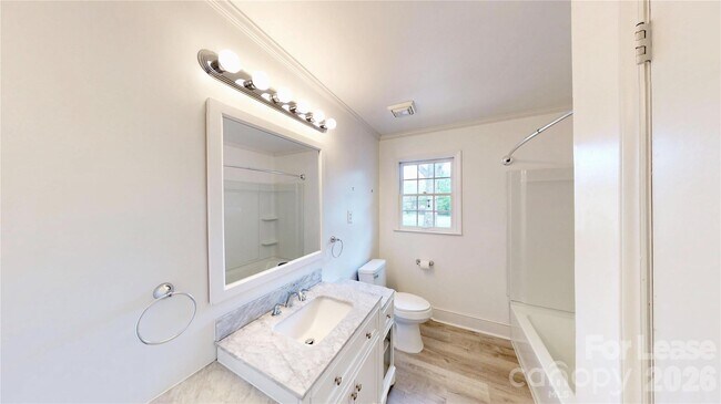 Building Photo - 6821 View Way Dr