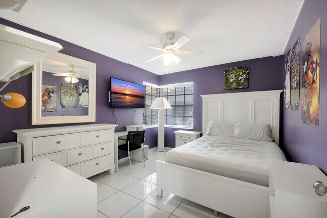 Building Photo - 5403 Verona Dr