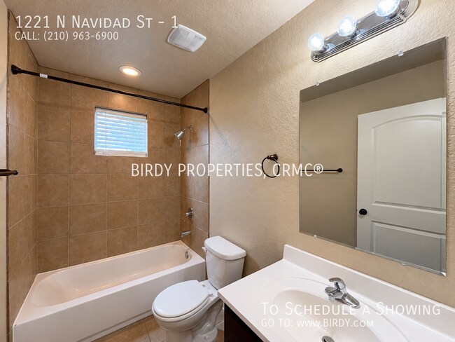 Building Photo - 1221 N Navidad St