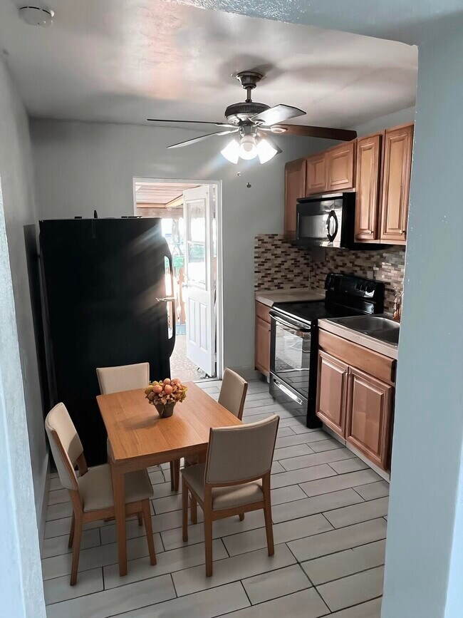 Building Photo - 1121 NW 140th Terrace