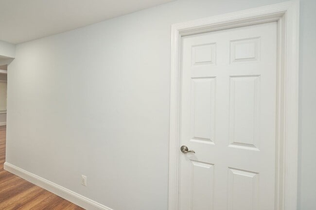 Building Photo - 9900 Kingsbridge Dr