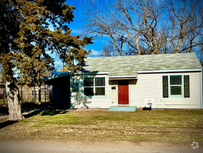 Building Photo - 124 Avenue E