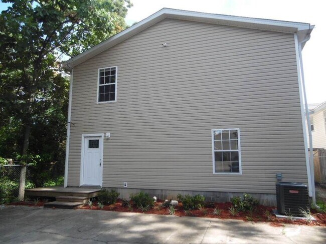 Primary Photo - 725 W Georgia St