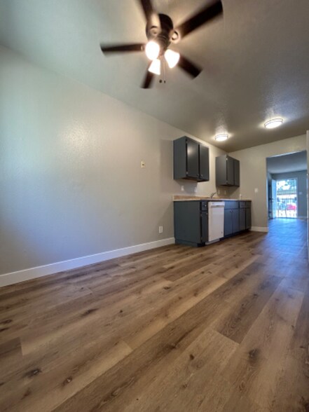 Building Photo - 656 Sunnyside Ave