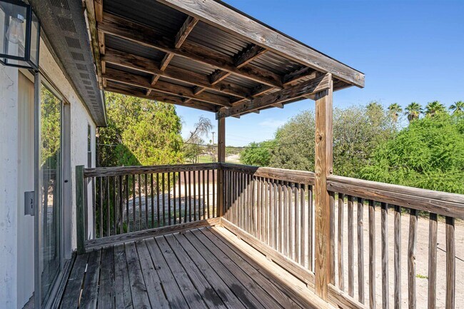 Building Photo - 221 Mary Lou Dr