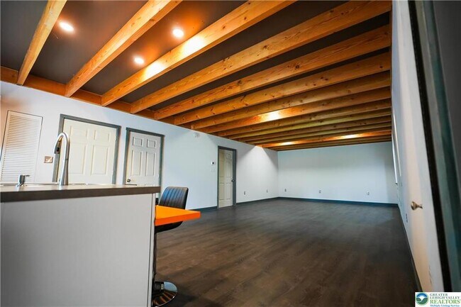 Building Photo - 335 Walnut Dr