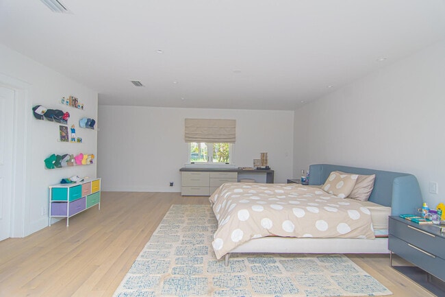 Building Photo - 8208 Twin Lake Dr