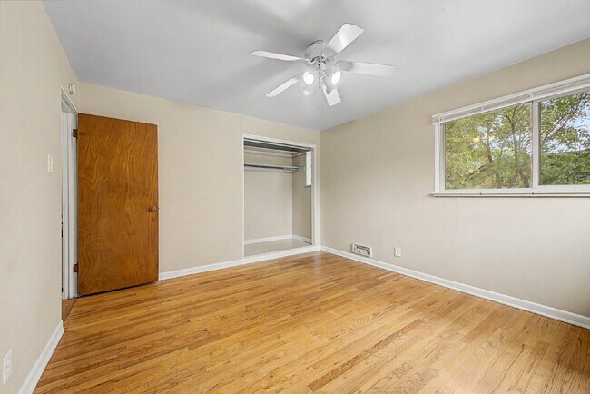 Building Photo - "Charming 2-Bedroom Apartment with Spacious Living – 1025 Sq Ft in Prime Denver Location!"