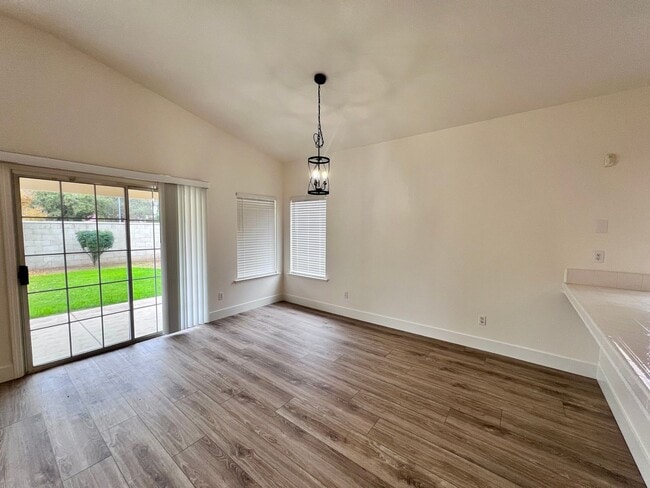 Building Photo - $2,595 Chestnut & Teague, 3 bedroom House - Fresno / Gated Community / New Paint & Floors