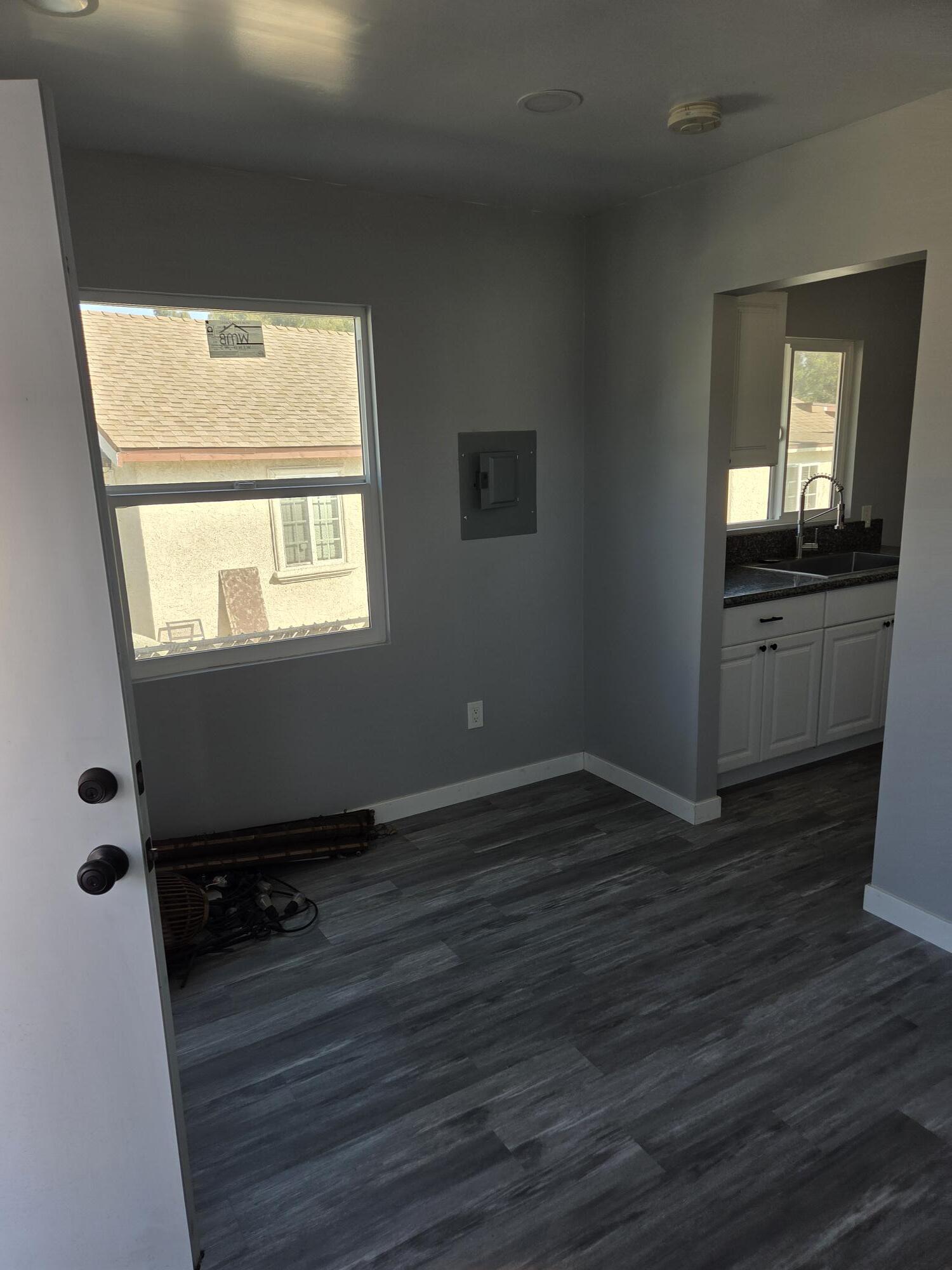 Building Photo - 4010 1/2 Rockwood St