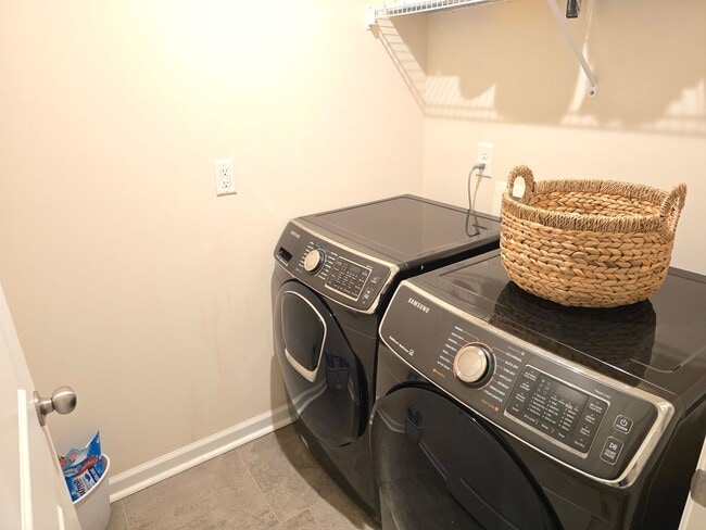 Building Photo - Spacious 3-Bed / 2.5-Bath Townhome near RTP! FREE TV & INTERNET! Reverse Osmosis Purification Sys...