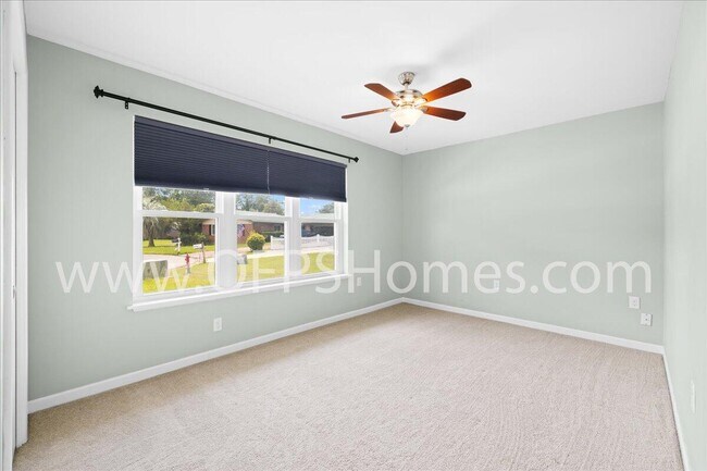 Building Photo - 1112 Coral Dr