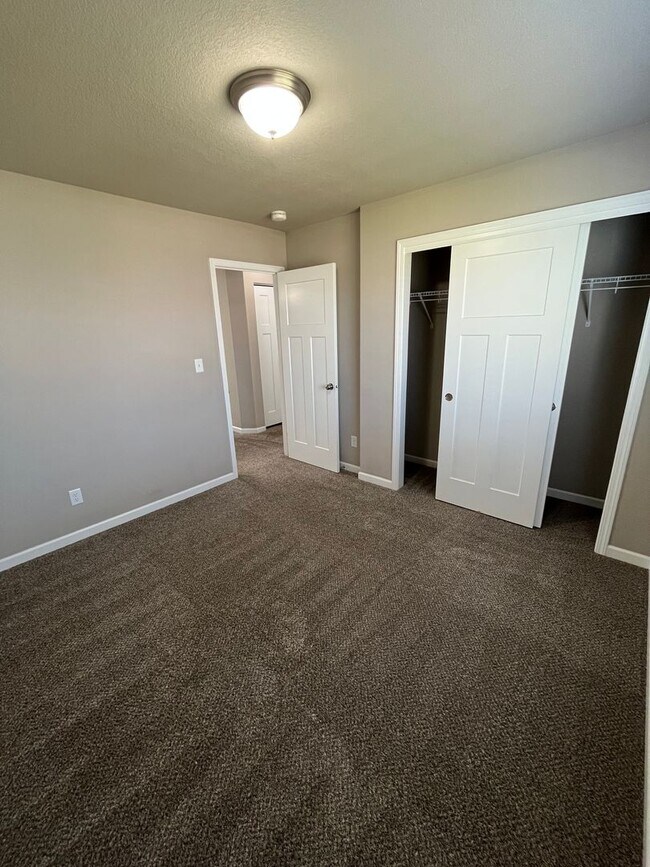 Building Photo - Now Leasing – Stylish 3-Bedroom Home in Bo...
