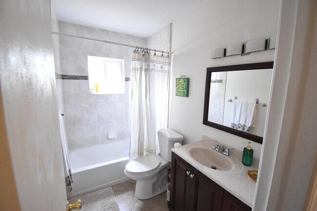Building Photo - 9426 Southampton Pl