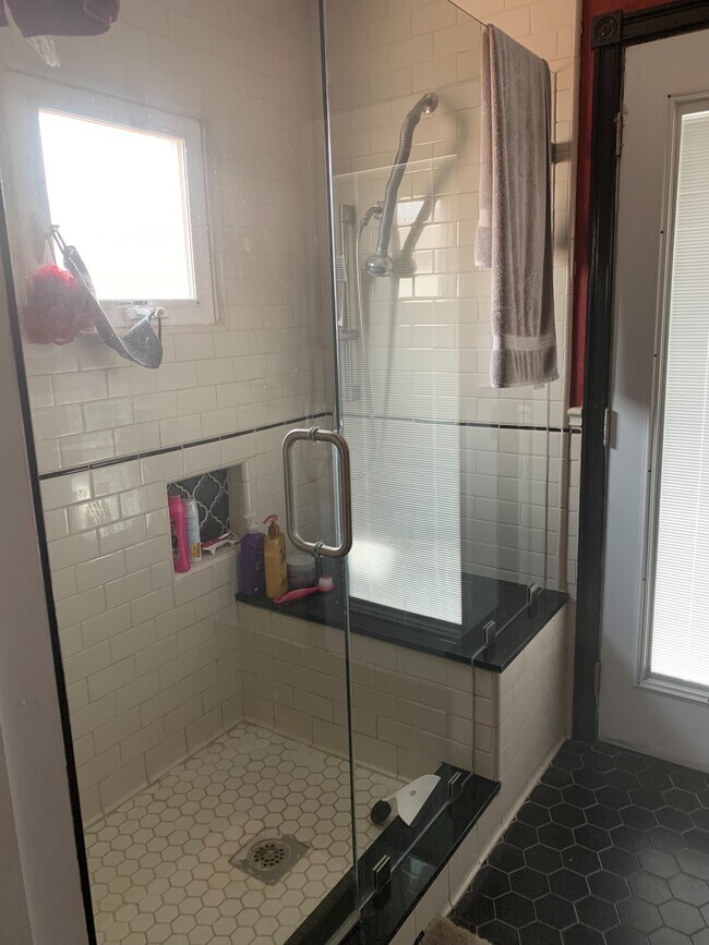 Building Photo - 8305 Colegio Dr