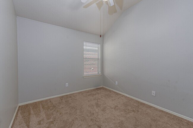 Building Photo - 32015 Sue Ln