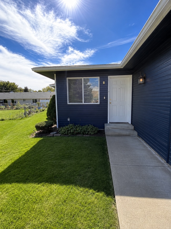 Building Photo - 3417 Cascade Loop