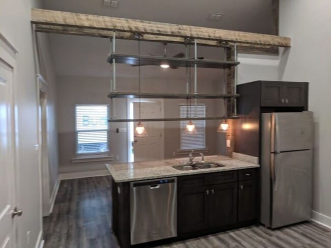 Building Photo - 1 mile to FSU 4 Bedroom 4 Bath - Upscale House