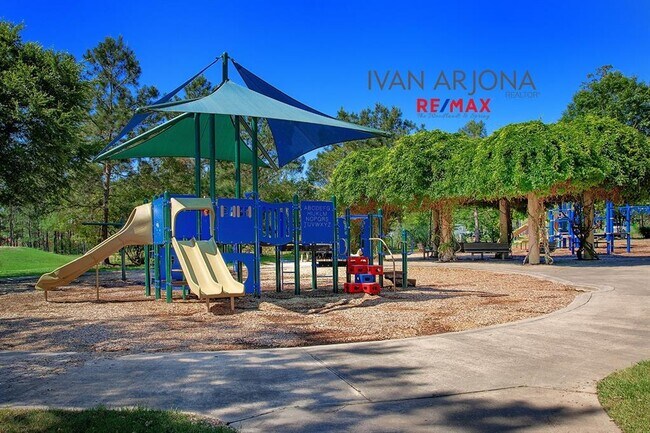 Building Photo - 15 Ledgestone Pl